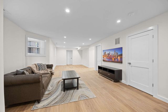 4437 N Whipple Street, Chicago, IL 60625