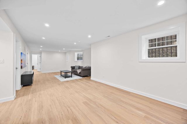 4437 N Whipple Street, Chicago, IL 60625