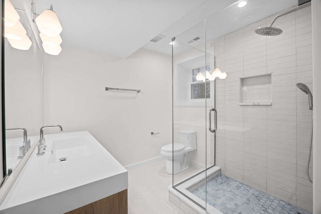 4437 N Whipple Street, Chicago, IL 60625