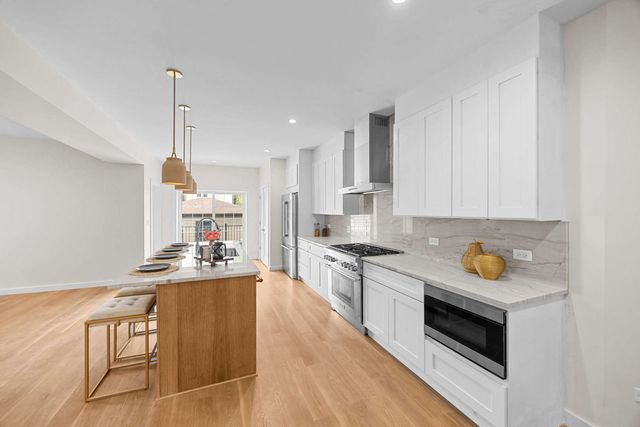 4437 N Whipple Street, Chicago, IL 60625