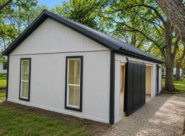 1903 N Weaver Street, Gainesville, TX 76240