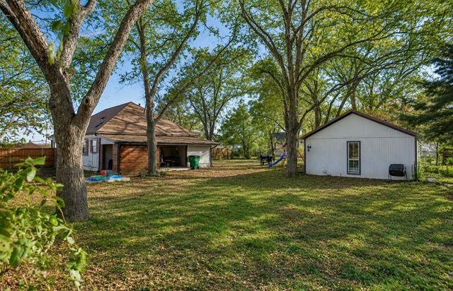 1903 N Weaver Street, Gainesville, TX 76240