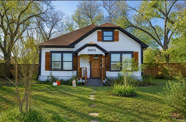 1903 N Weaver Street, Gainesville, TX 76240
