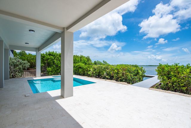 W 711 Indies Drive, Ramrod Key, FL 33042