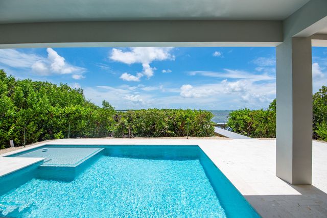 W 711 Indies Drive, Ramrod Key, FL 33042