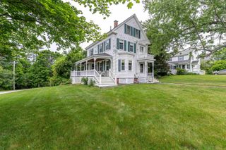 2 Pleasant Street, Wolfeboro, NH 03894