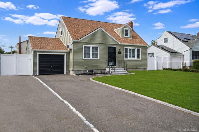 13 Maple Drive, Lindenhurst, NY 11757