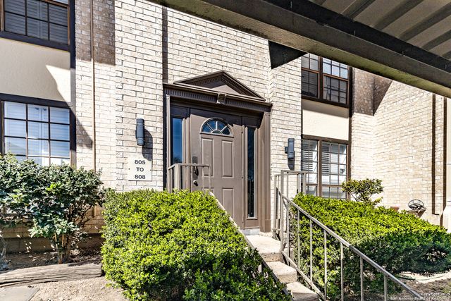 165 W Rampart Dr Apt 805, San Antonio, TX 78216