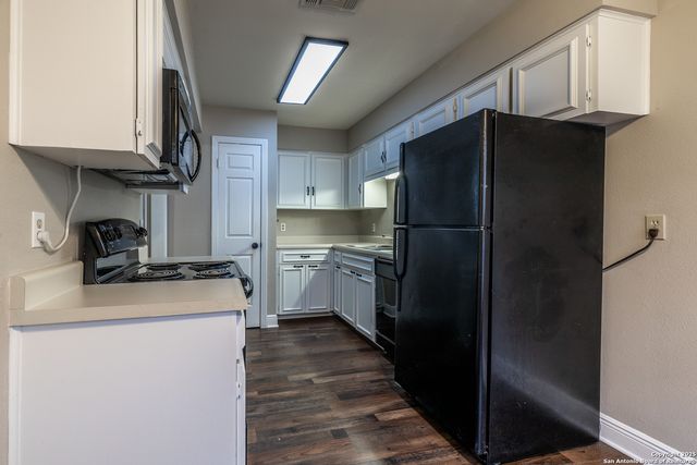 165 W Rampart Dr Apt 805, San Antonio, TX 78216