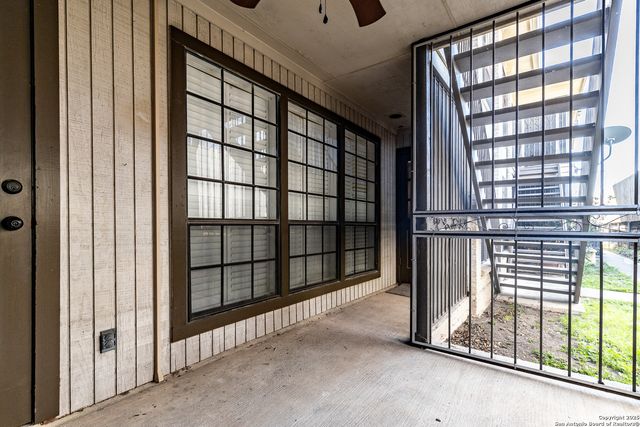 165 W Rampart Dr Apt 805, San Antonio, TX 78216
