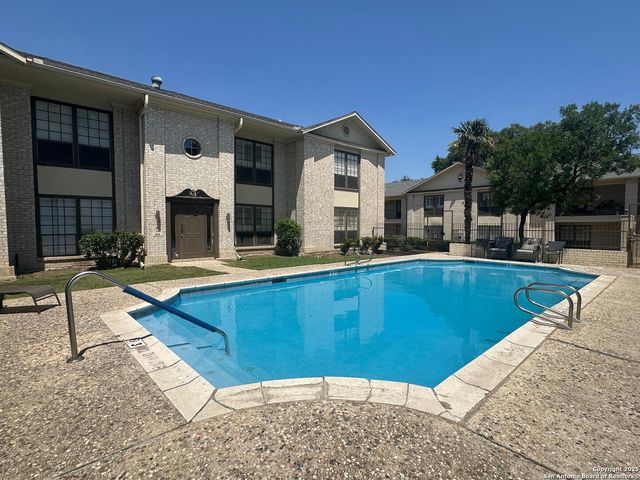 165 W Rampart Dr Apt 805, San Antonio, TX 78216