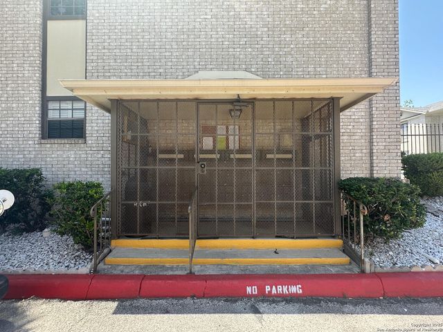 165 W Rampart Dr Apt 805, San Antonio, TX 78216