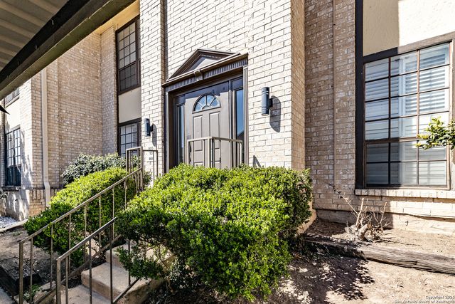 165 W Rampart Dr Apt 805, San Antonio, TX 78216