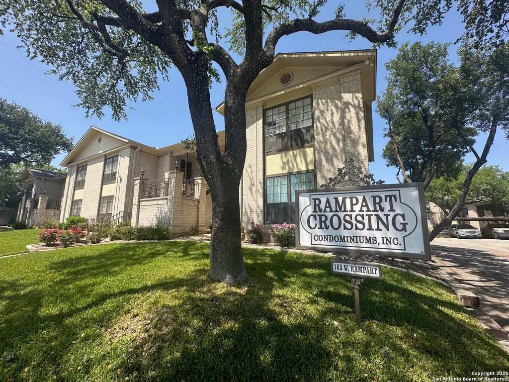 165 W Rampart Dr Apt 805, San Antonio, TX 78216