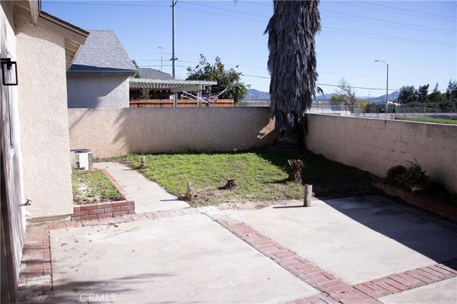 767 clearwater, Perris, CA 92571