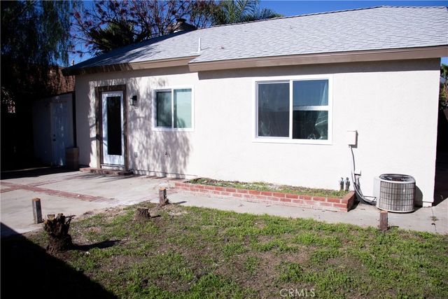 767 clearwater, Perris, CA 92571