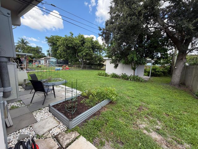 37 SE 14TH Street 12, Dania Beach, FL 33004