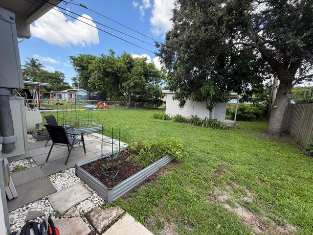 37 SE 14TH Street 12, Dania Beach, FL 33004
