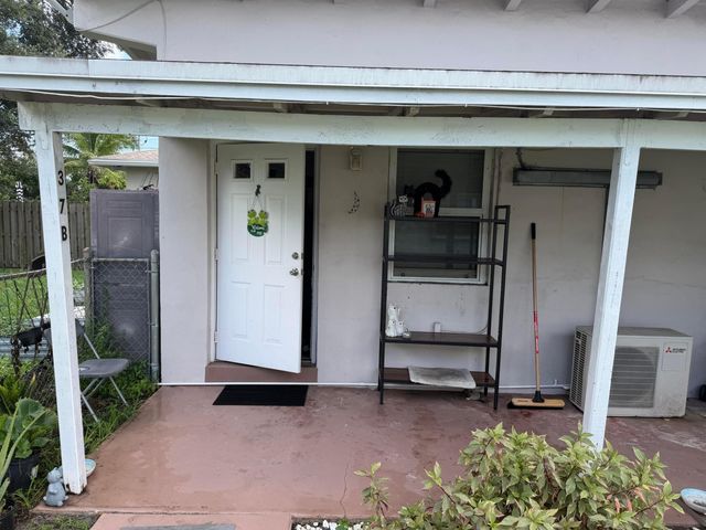37 SE 14TH Street 12, Dania Beach, FL 33004