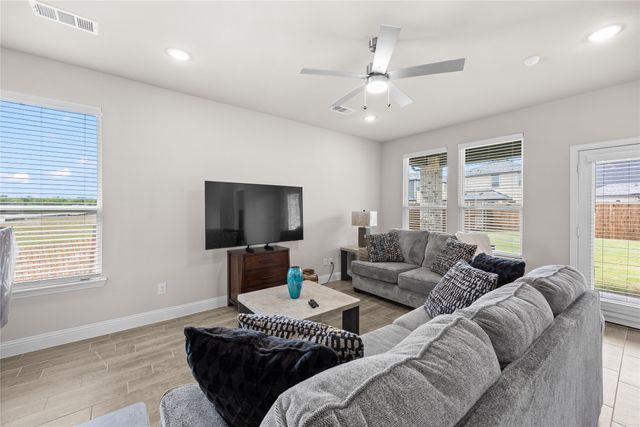 1217 Triton Drive, Seagoville, TX 75159