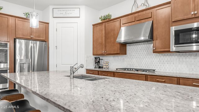 8022 W NORTHVIEW Avenue, Glendale, AZ 85303