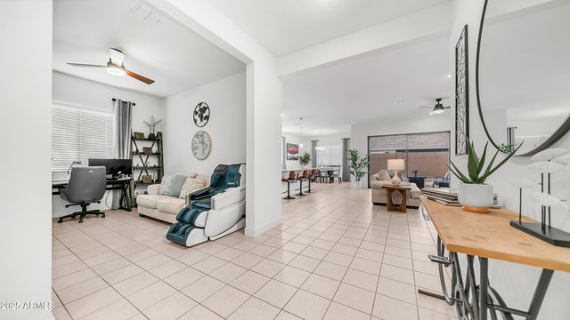 8022 W NORTHVIEW Avenue, Glendale, AZ 85303