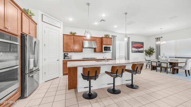 8022 W NORTHVIEW Avenue, Glendale, AZ 85303