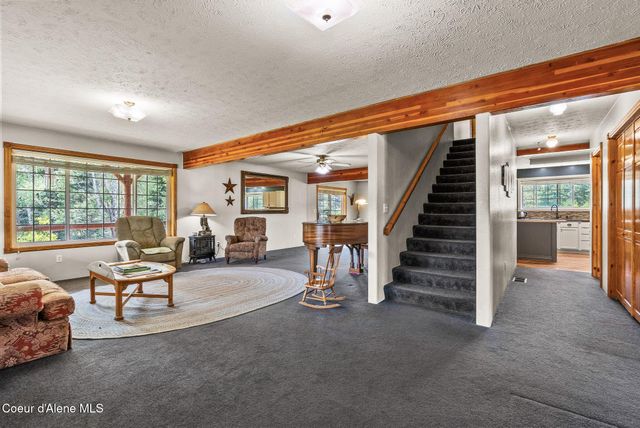 568 Meadowlark Ln, Oldtown, ID 83822
