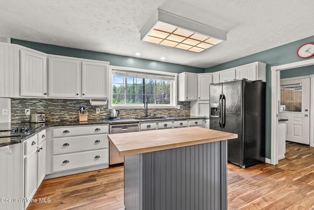 568 Meadowlark Ln, Oldtown, ID 83822