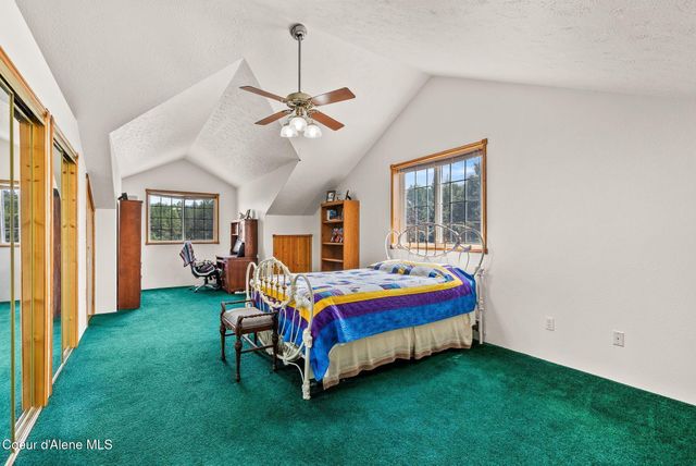 568 Meadowlark Ln, Oldtown, ID 83822