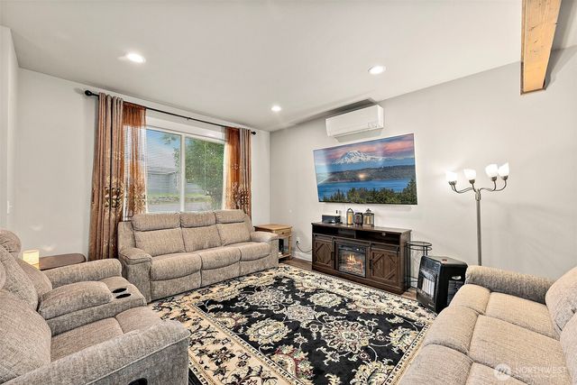 2806 NE Bowen Street, Bremerton, WA 98310