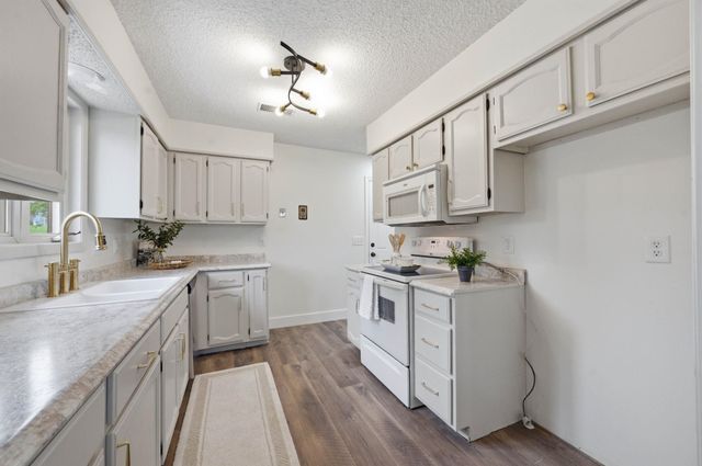 10800 E Kinkaid Ave, Wichita, KS 67207
