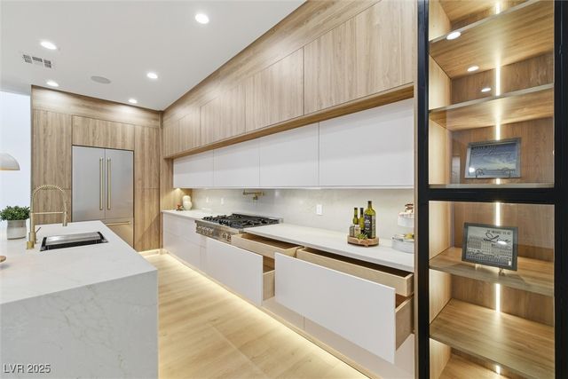 2566 Antique Blossom Avenue, Henderson, NV 89052