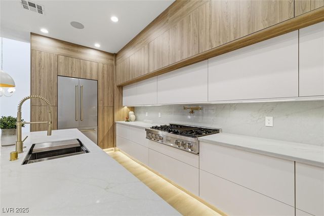 2566 Antique Blossom Avenue, Henderson, NV 89052