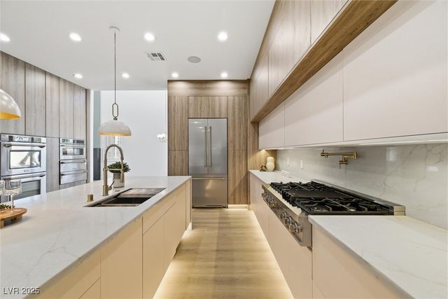 2566 Antique Blossom Avenue, Henderson, NV 89052