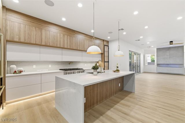 2566 Antique Blossom Avenue, Henderson, NV 89052