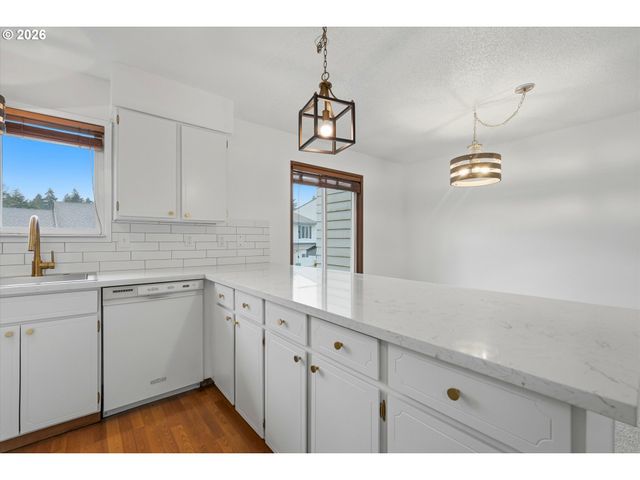 14812 Ne ROSE Pkwy, Portland, OR 97230