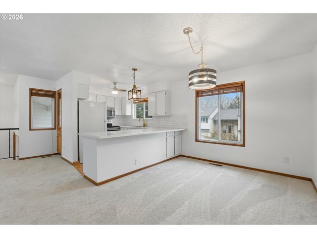 14812 Ne ROSE Pkwy, Portland, OR 97230