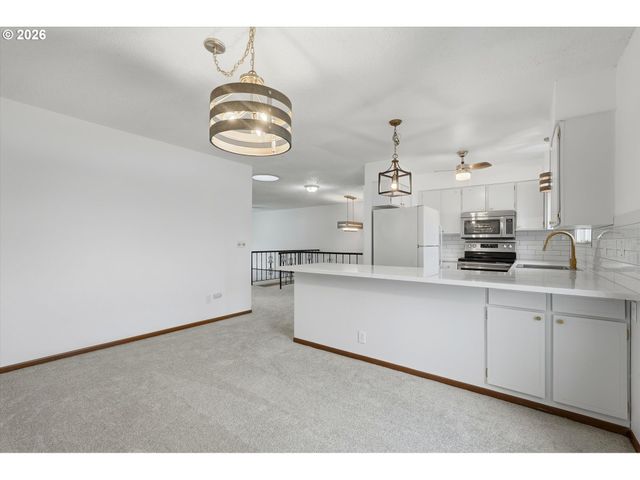 14812 Ne ROSE Pkwy, Portland, OR 97230