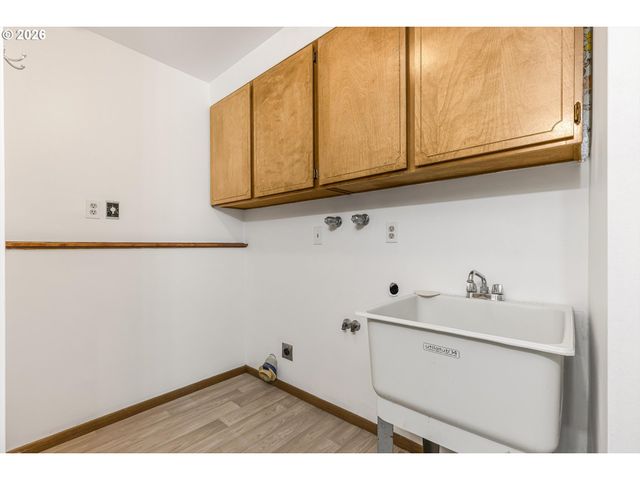 14812 Ne ROSE Pkwy, Portland, OR 97230