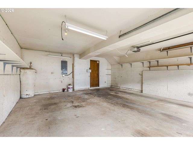 14812 Ne ROSE Pkwy, Portland, OR 97230