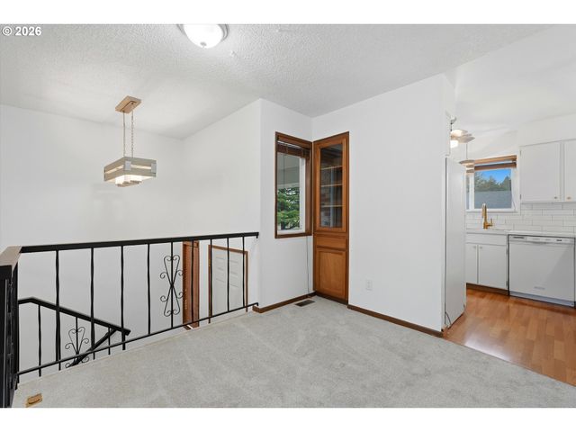 14812 Ne ROSE Pkwy, Portland, OR 97230