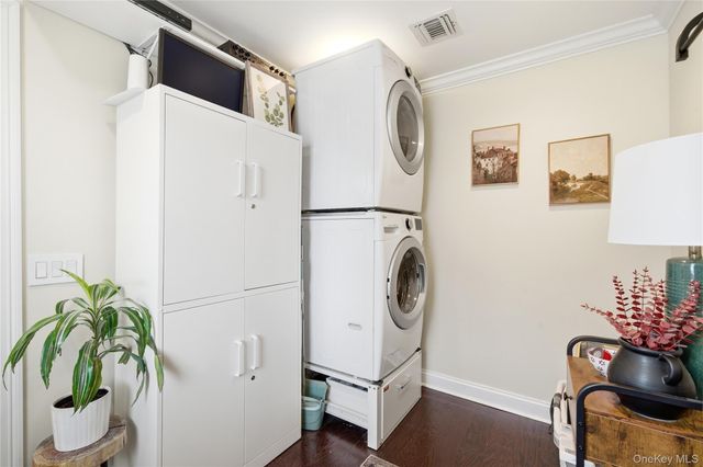 28 Berkshire Road, Holbrook, NY 11741