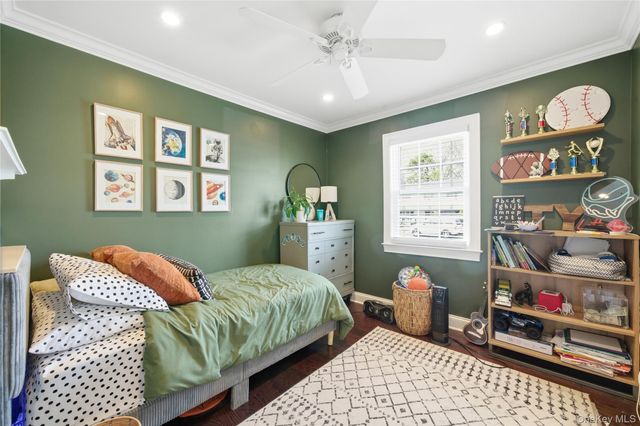 28 Berkshire Road, Holbrook, NY 11741