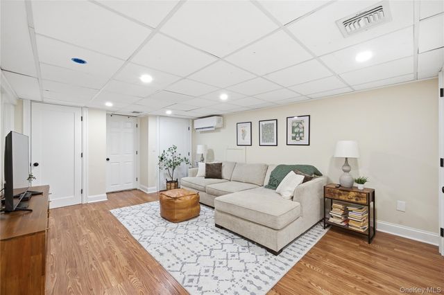 28 Berkshire Road, Holbrook, NY 11741