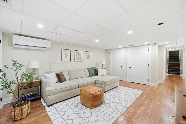 28 Berkshire Road, Holbrook, NY 11741