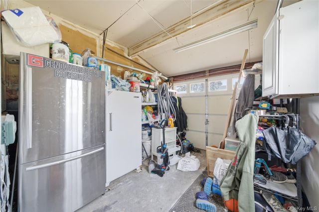 28 Berkshire Road, Holbrook, NY 11741