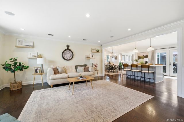 28 Berkshire Road, Holbrook, NY 11741