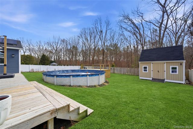 28 Berkshire Road, Holbrook, NY 11741