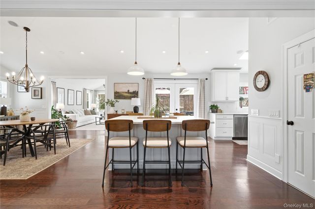 28 Berkshire Road, Holbrook, NY 11741